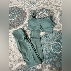 Yavoe Active Turquoise Leggings (s) & Strappy Bra (m but fits s) set